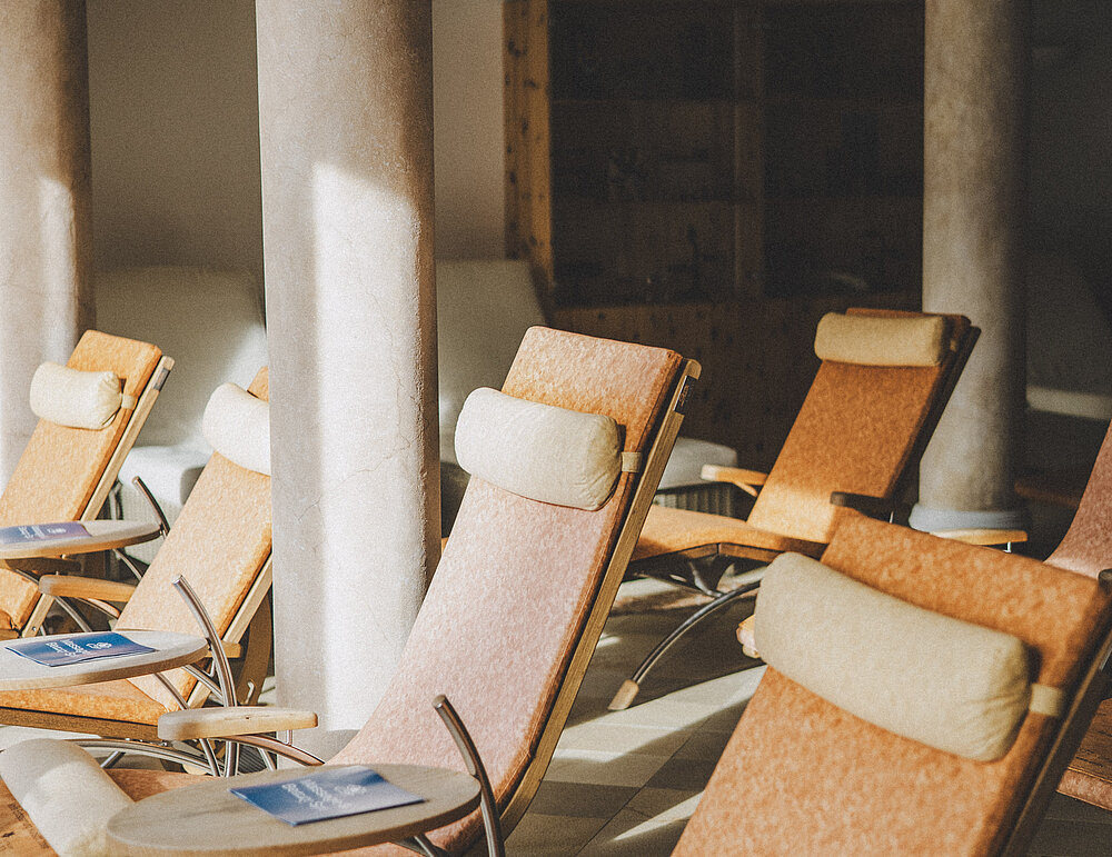 Wellnessliegen im Spabereich des Hotel Enzian in Obertauern 
