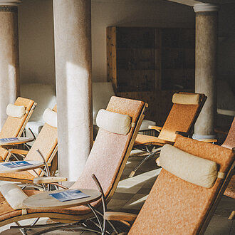 Wellnessliegen im Spabereich des Hotel Enzian in Obertauern 