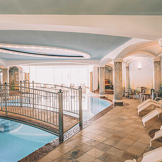 Indoor Pool im Wellnesshotel Hotel Enzian Obertauern