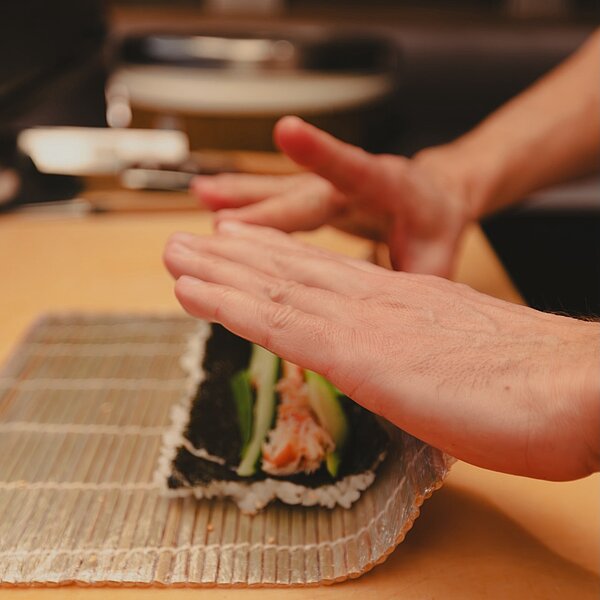 You cannot eat money. Aber du kannst es gegen besten Sushi Obertauerns tauschen! Ab Ende November dann wieder Warst DU schon bei unserem Sushimaster Konstantin auf einer Gönnung?