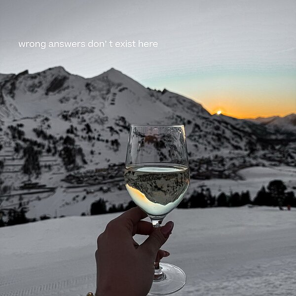 No kids. No stress. Nur Ski, good life & very important decisions. Adulting is hard enough. Urlaub muss es nicht sein. #hotelenzianobertauern #homeofgoodmoods #adultsonly #ski #winter