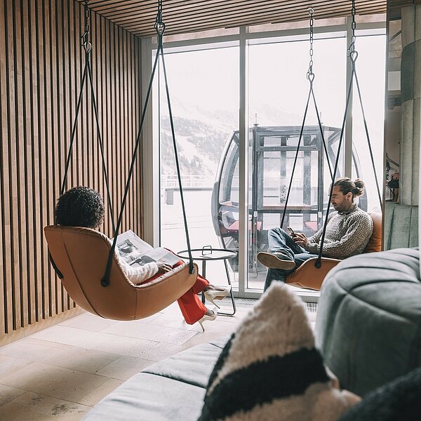 Lebensgefühl. Menschen aus aller Welt, die sich hier zuhause fühlen – easy, offen, verbunden. Local base for global minds.⁠ ⁠ #hotelenzianobertauern #homeofgoodmoods #obertauern ...