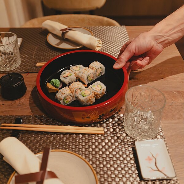 You cannot eat money. Aber du kannst es gegen besten Sushi Obertauerns tauschen! Ab Ende November dann wieder Warst DU schon bei unserem Sushimaster Konstantin auf einer Gönnung?